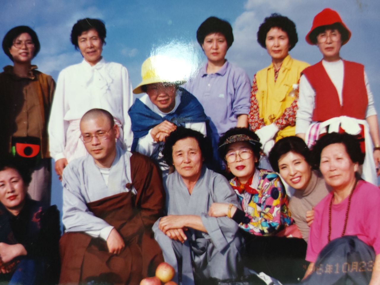 홍제동 법당시절 성지순례(아래 오른쪽 두 번째)