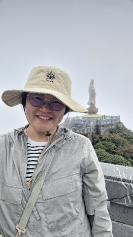 24년 10월 베트남. 해수관음상을 배경으로 24년 10월 베트남. 해수관음상을 배경으로
