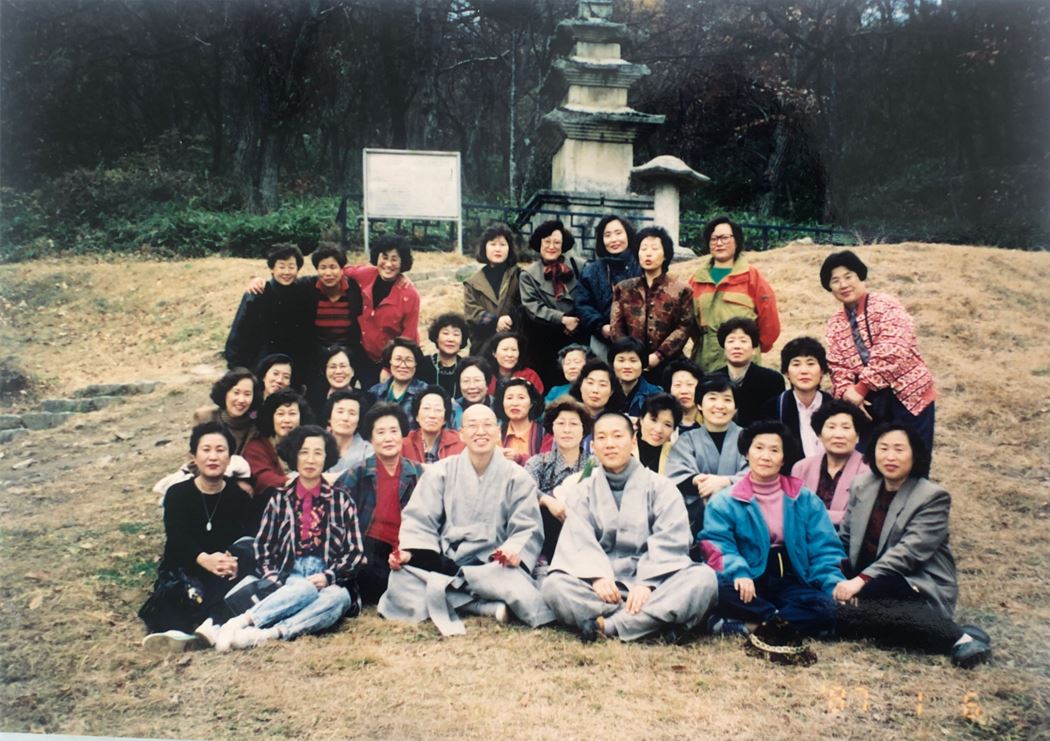 부석사 무량수전 성지순례(둘째줄 오른쪽 세 번째)