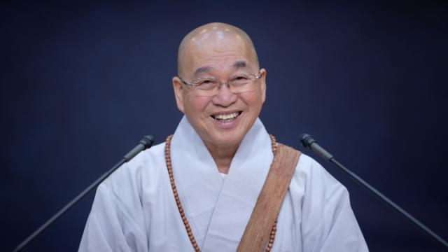 “남을 이해한다는 것은 편견을 하나 더 만드는 게 아닐까요?”