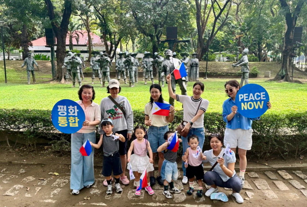 우리 아이들을 위해  다시는 전쟁이 없는 한반도와 세계평화의 구호를 외치다