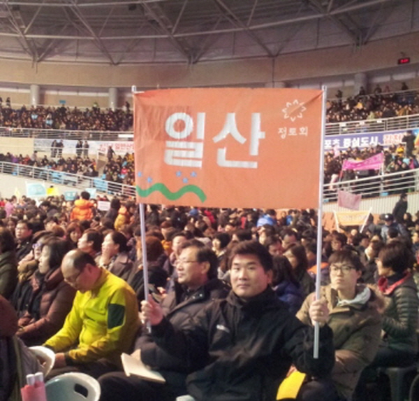 지정된 장소에서 입재식을 기다리고 있어요~