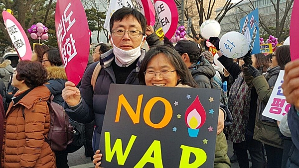 2018년 12월 광화문 평화운동 참여 (남편과 함께)