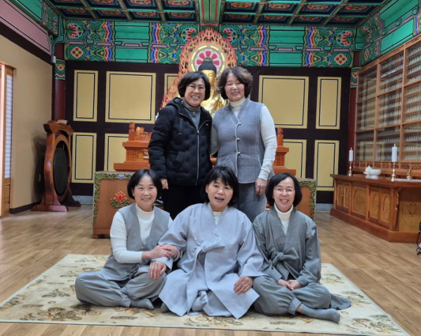 2025년 동지기도를 마치고 (첫째 줄 오른쪽 윤득기 님) 2025년 동지기도를 마치고 (첫째 줄 오른쪽 윤득기 님)