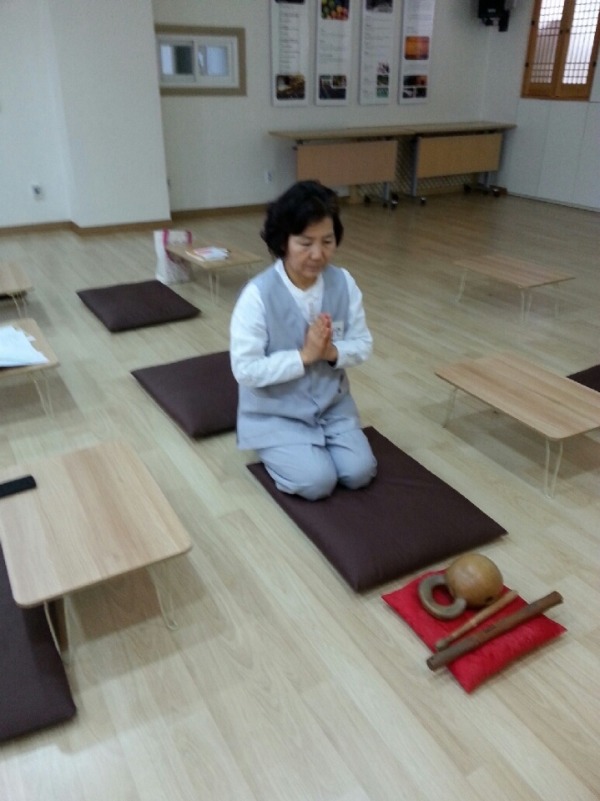 서대문법당 가을 경전반 수업을 준비하고 기다리는 최미란 님