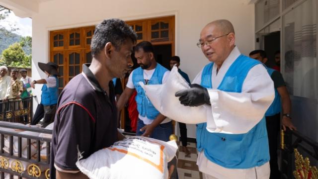 “사람을 만나면 불안해집니다. 10년이 지나도 왜 나아지지 않을까요?”