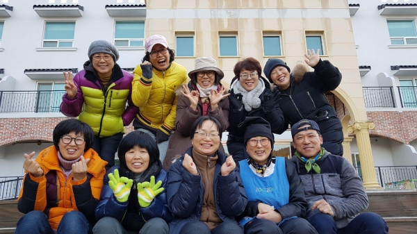 선유동 봉사, 첫 째줄 맨 왼쪽