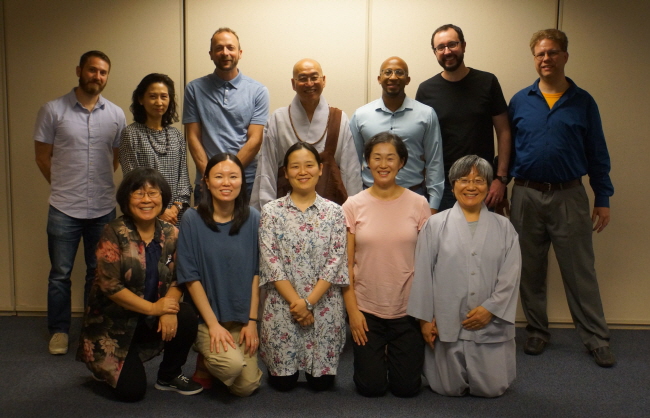 2019년 9월 메릴랜드, 외국어 수행자들과 스님의 만남(스님의 왼편)