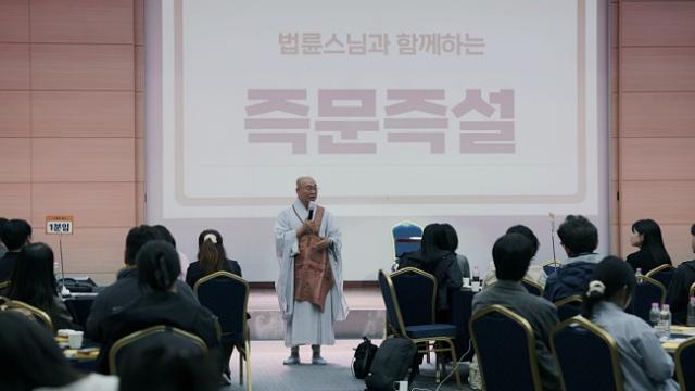 “공무원인데 민원인에게 화가 날 때 어떤 관점을 가져야 하나요?”