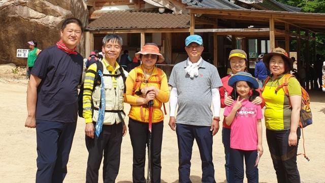 도반들과 설악산 나들이(오른쪽 첫 번째)