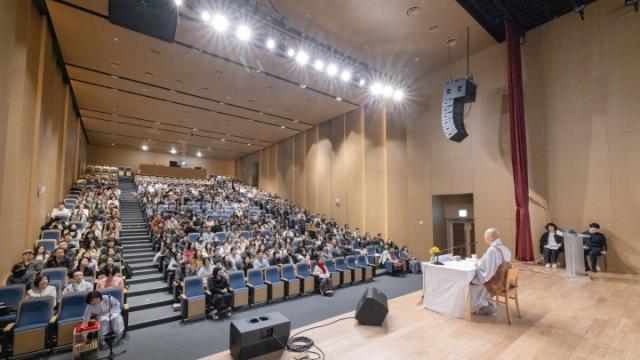 “트라우마로 부부관계를 8년째 거부했습니다. 남편의 분노를 어떻게 풀어줘야 할까요?”