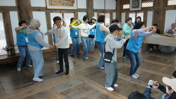 함께 노래와 춤을 함께 노래와 춤을