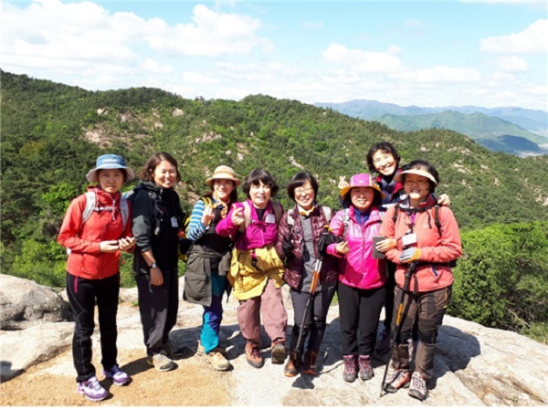 경주 남산순례-강보배, 김희영, 김은주, 박효숙, 목인숙, 이덕자, 최덕순, 김혜숙 님 (왼쪽부터)