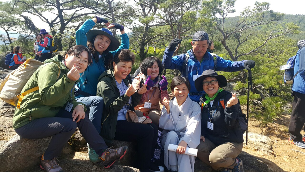 불교대학 담당시 남산순례가서, 앞줄에서 오른 쪽