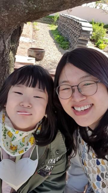 막내딸과 함께 두북수련원 화단 가꾸기 