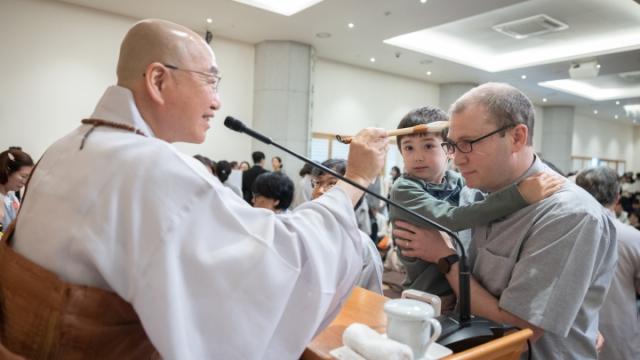 “갈등의 시대에 우리는 어떤 길로 나아가야 할까요?”