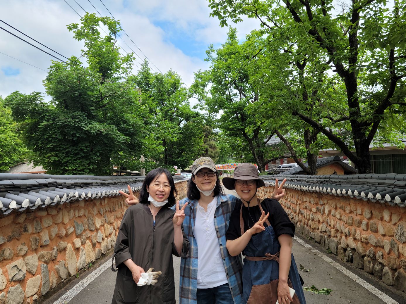 아도모례원에서 모둠 봉사 중인 박순희 님(가운데)