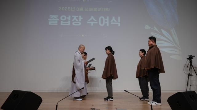 “즐거움에 집착하지 않고, 괴로움에 빠지지 않는 법”