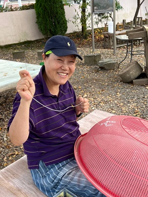 두북에서 봉사중에(김경자 님) 두북에서 봉사중에(김경자 님)