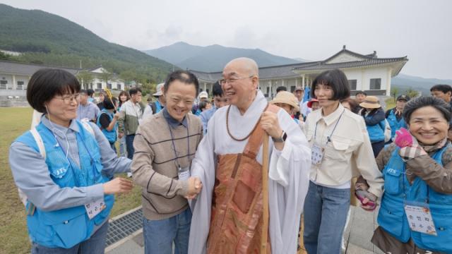 “고집 센 어머니, 어떻게 하면 농사를 그만두게 할 수 있을까요?”