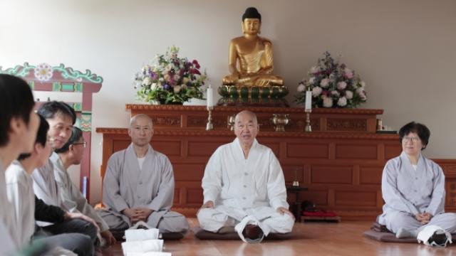 “스님도 무섭거나 화가 날 때가 있는지 궁금합니다.”