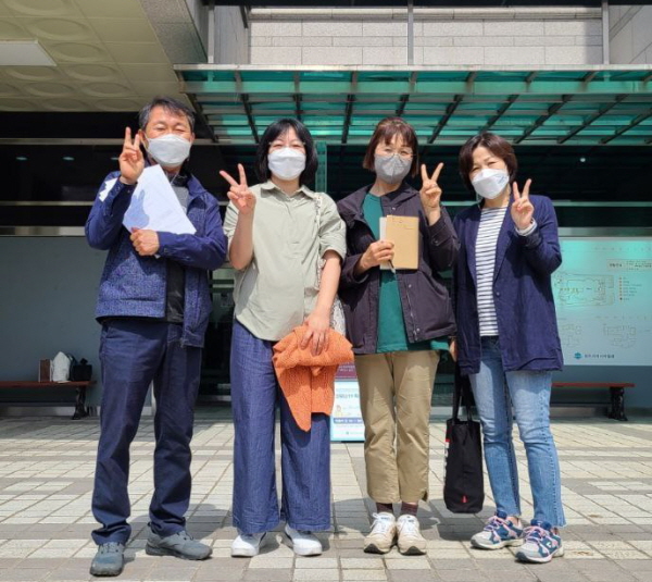 원주 역사박물관 실천활동을 마치고 (맨 왼쪽 홍성호 님)