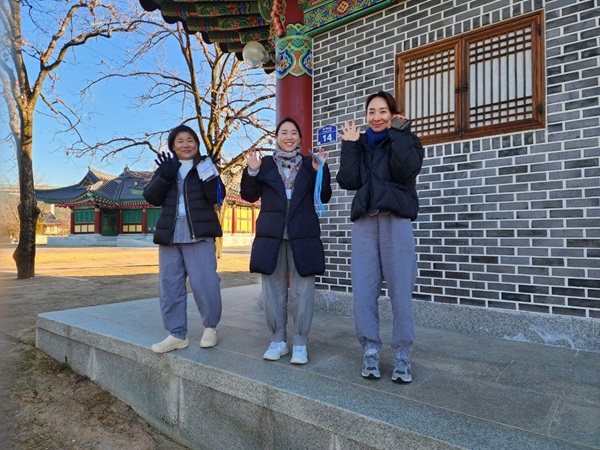 불교대학 돕는이(맨 왼쪽이 류양희 님) 불교대학 돕는이(맨 왼쪽이 류양희 님)