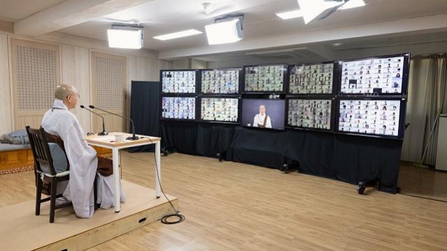 “수행자는 왜 자신의 허물을 대중 앞에 드러내어 참회해야 할까요?”
