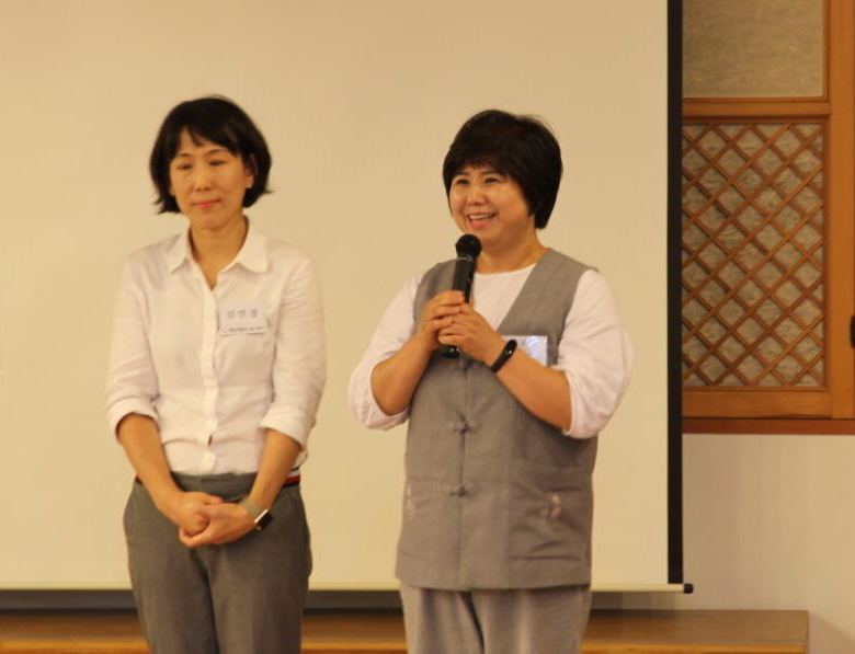 2019년 불교대학 소임을 처음 맡았을 때(오른쪽 윤수연 님)