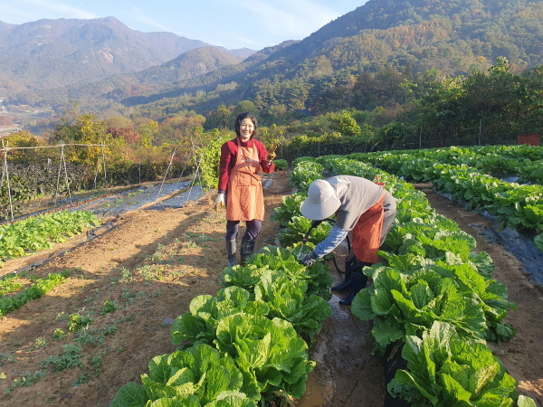 고라니밭에서(왼쪽이 한슬기 님)