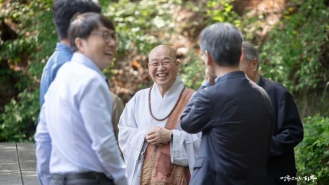 “쾌락도 고행도 아닌 길, 부처님이 발견한 중도의 의미”