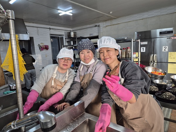 첫 바라지장에서(맨 오른쪽이 천혜진 님)