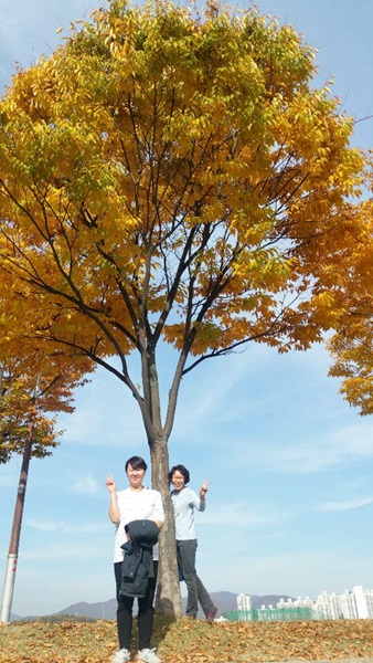 가을 햇살처럼 맑고 환하게. ( 왼쪽 이예승 님과 김영미 님)