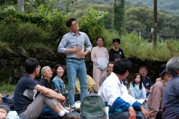 ‘개똥도 약에 쓰려면 없다’를 표현해 보는 김경남 님