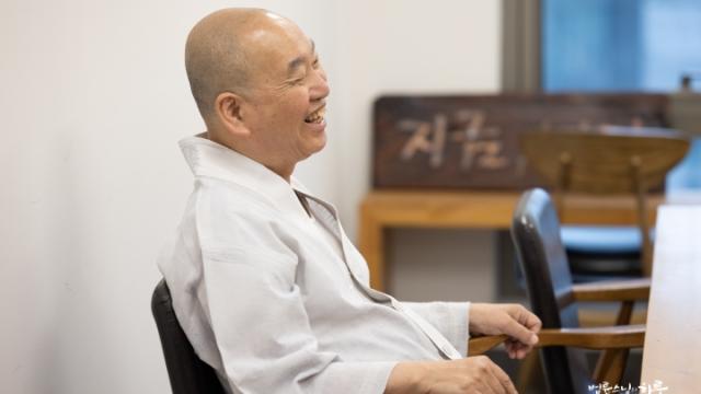 “왜 유튜브를 하면 할수록 열정은 줄고 조회 수에 집착하게 될까요?”