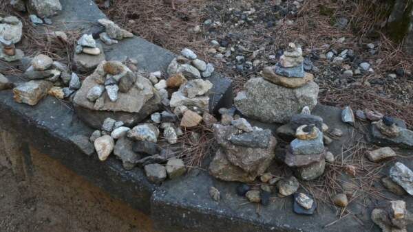 전등사 둘레길 돌탑