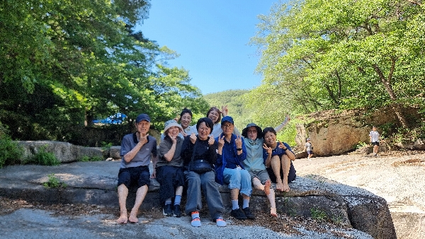 26년 5월 선유동 계곡, 지회 실천의 날(앞줄 맨 왼쪽에서 세 번째 박연아 님) 26년 5월 선유동 계곡, 지회 실천의 날(앞줄 맨 왼쪽에서 세 번째 박연아 님)