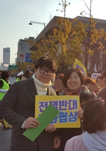 한반도 평화축제에서(오른쪽)