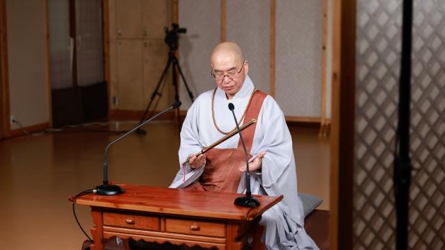 “감정을 표현하면 불편해하는 사람들, 제가 잘못한 걸까요?”