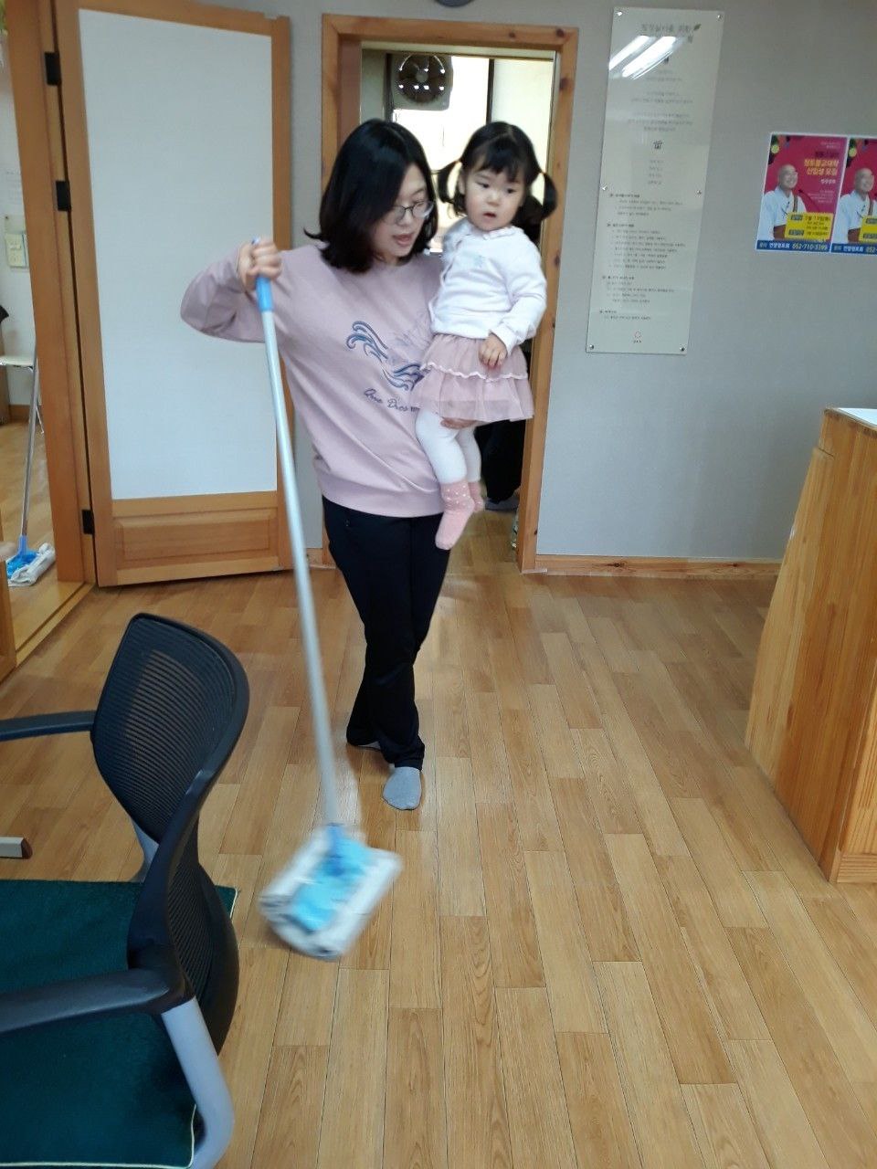 2019년, 막내딸과 언양법당 청소