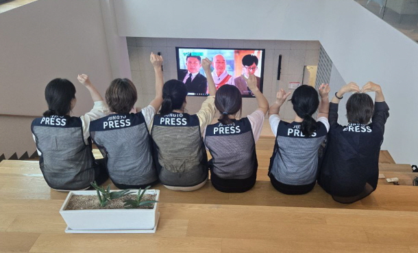 'PRESS'라는 이름 아래, 우리는 같은 진심을 확인합니다. 