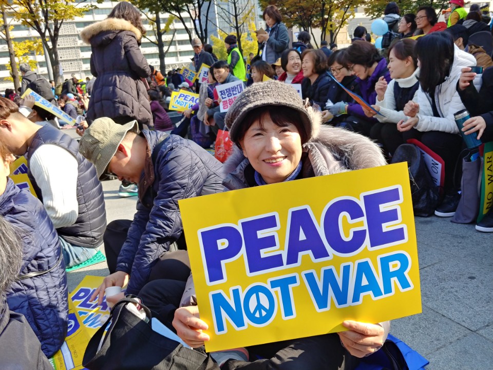 전쟁반대 평화협정 참가 중