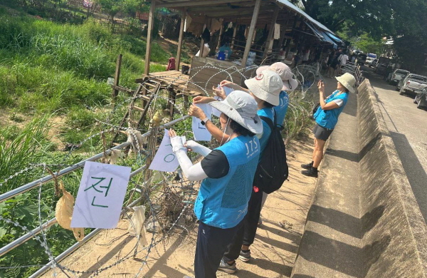 태국과 미얀마 국경선 옆에서 태국과 미얀마 국경선 옆에서
