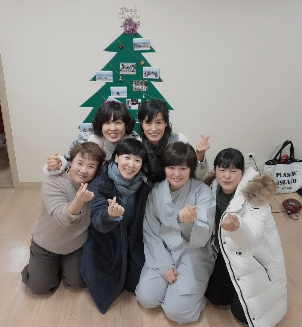 고마운 선배 도반들과 함께. 뒷줄 왼쪽이 강승연 님