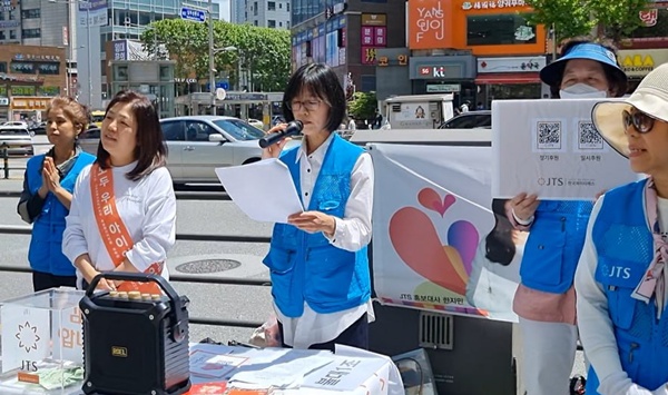2024.3. 불교대학 복지실천활동(가운데 이정희 님)
