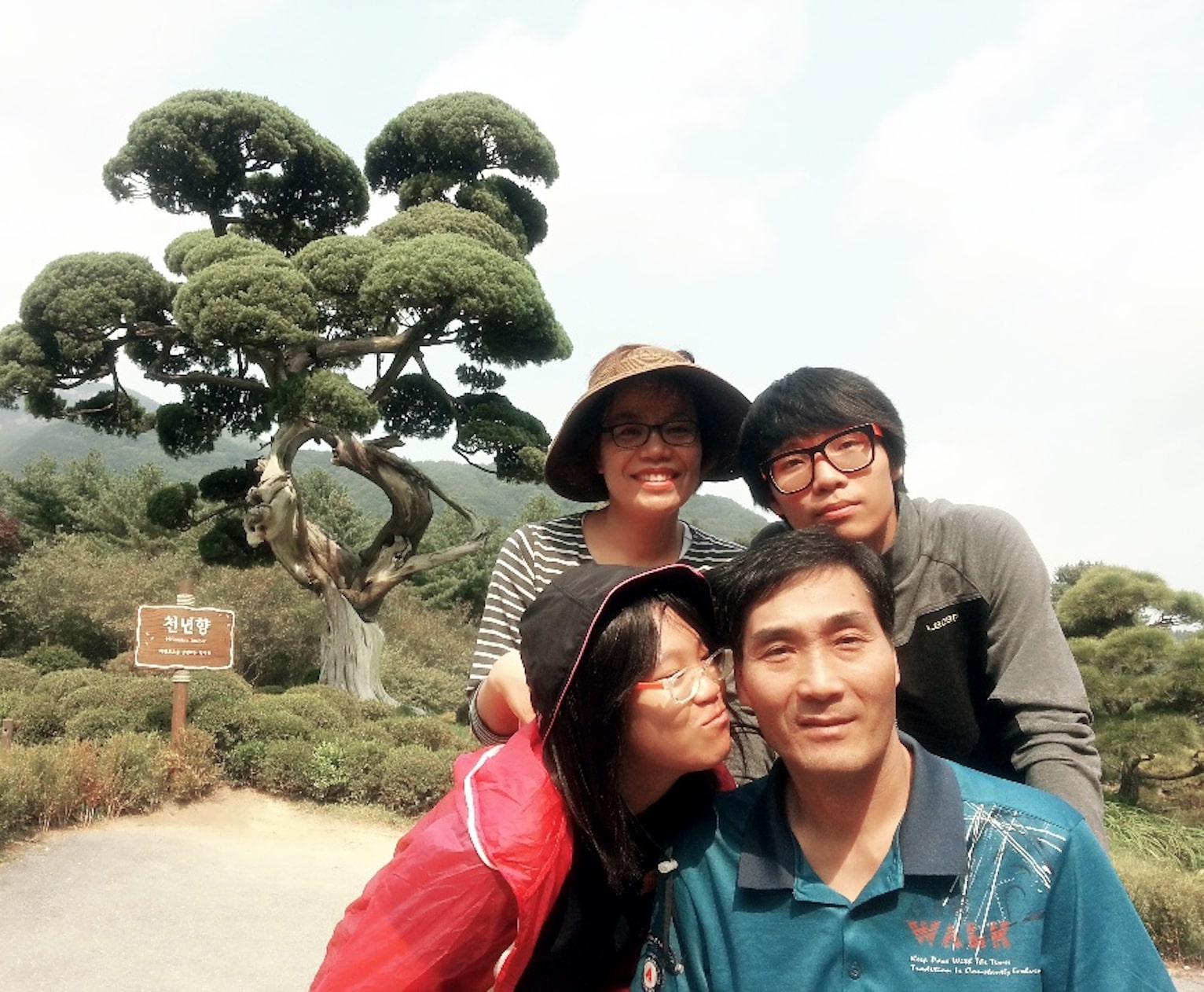 가족사진 (첫줄 왼쪽 김미현 님)