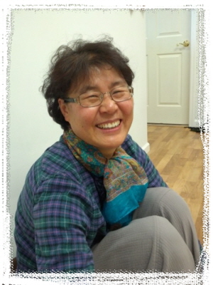 새벽기도를 마치고. '웃는 바위' 권영미 보살님~~