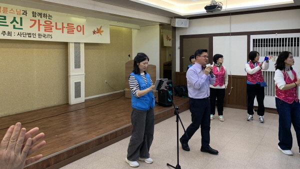 선곡하고 있는 배은경 님