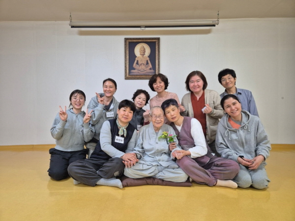 바라지장에서(맨 왼쪽이 김채원 님)