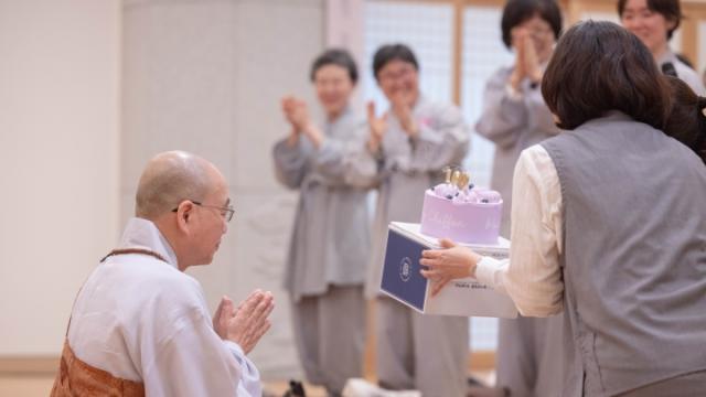 “불교는 어떻게 현대 문명의 한계를 넘어설 수 있을까요?”
